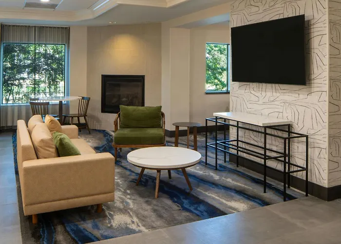 Hotel Fairfield & By Marriott South 3*