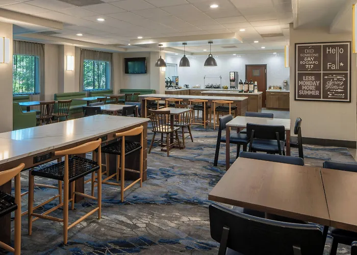 Fairfield & By Marriott South Hotel Lafayette