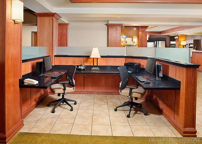 Hotel Fairfield & By Marriott South 3*