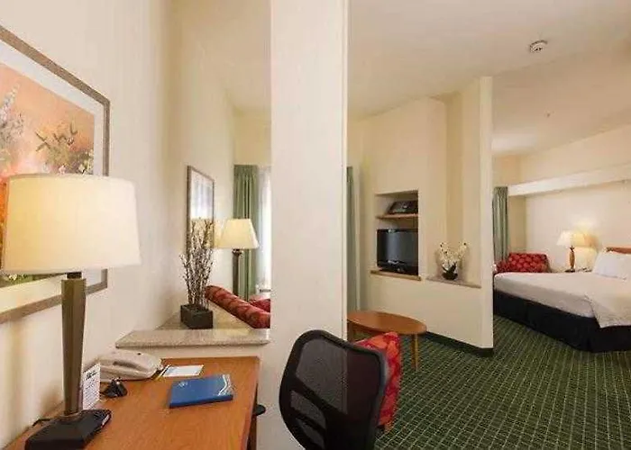 Hotel Fairfield & By Marriott South