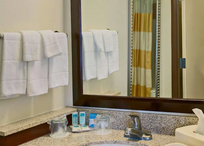 Hotel Fairfield & By Marriott South 3*